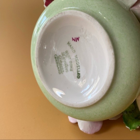 Kitschy Porcelain Floral Bouquet - Picture 5 of 8